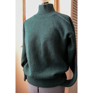 Women's Hunter Millennial Green Wool Turtleneck Sweater British Hong Kong